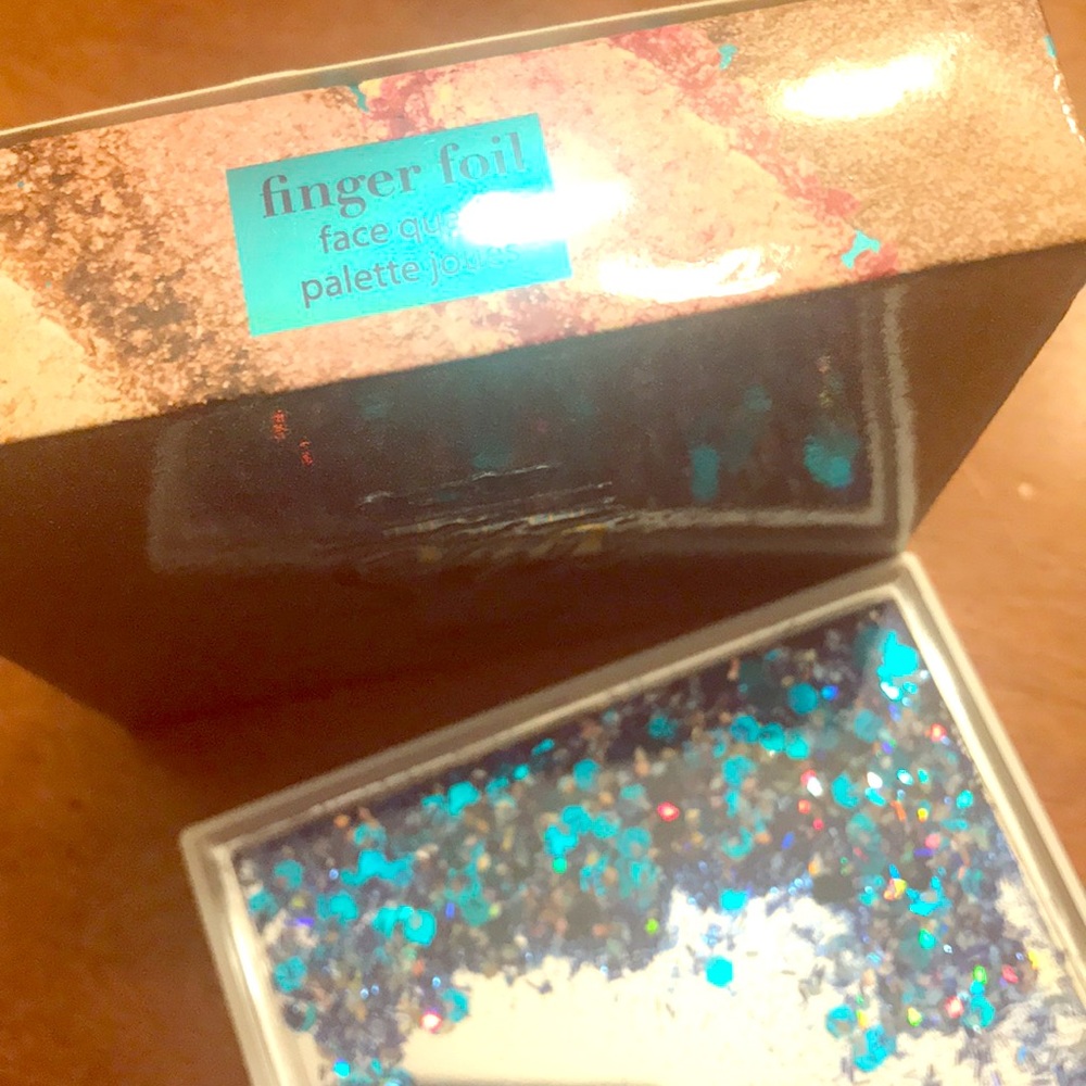 Tarte rain forest of the Sea finger foil face quad